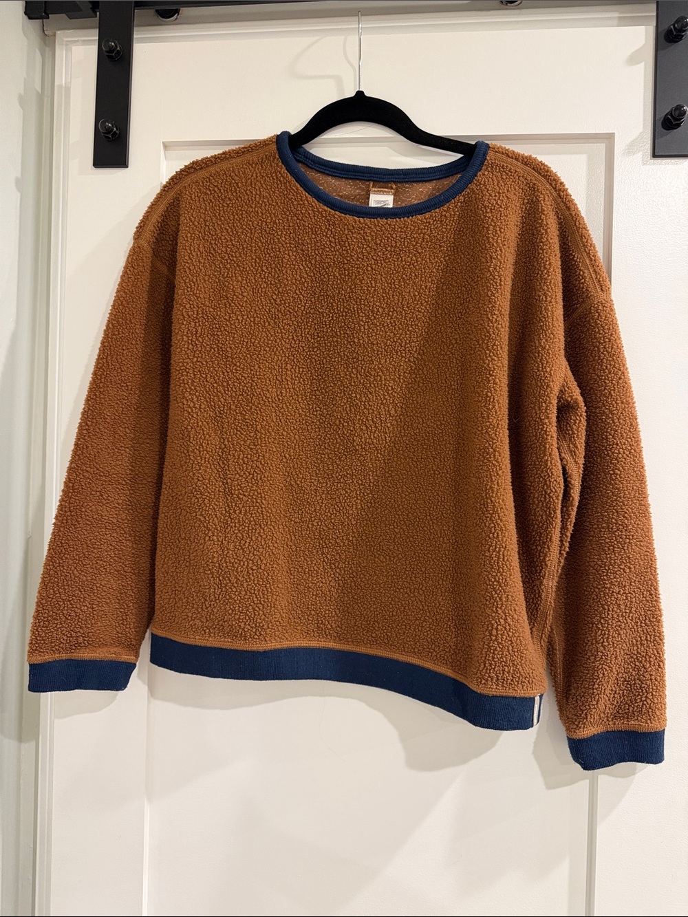 PATAGONIA Women's Brown Sherpa Crewneck Sweater with Navy Trim
